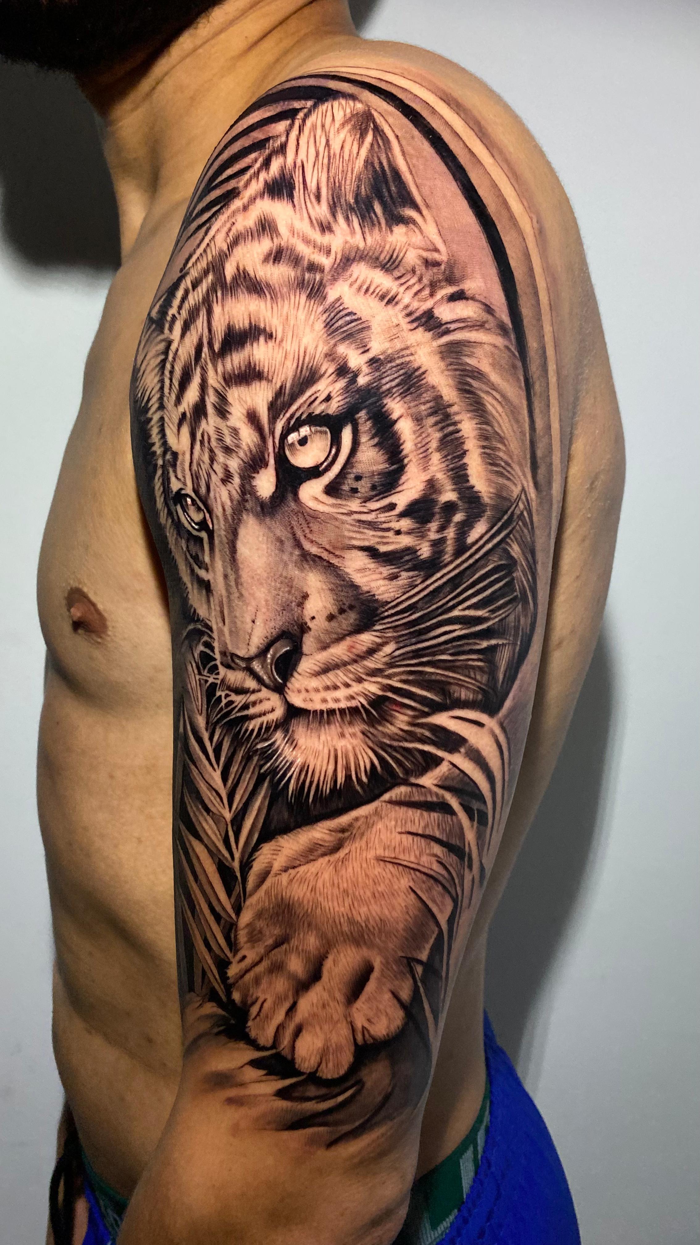 Art tattoo realista de tigre no braço - Thiago Art São Bernardo do Campo